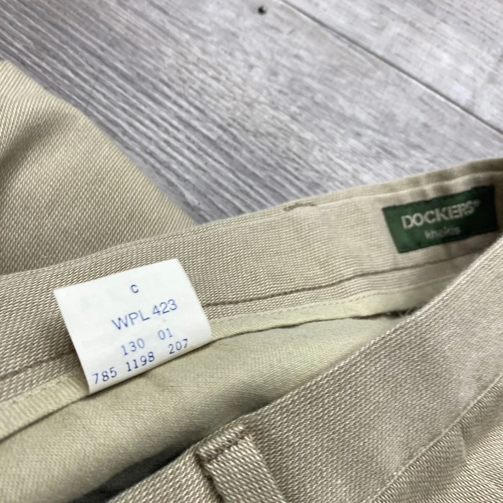 Dockers Premium Khakis Pants Mens 34x32 Tan Pleated Relaxed Fit Cuffed Woven